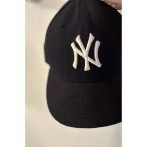 New York Yankees Hat Cap Fitted Mens 7 1/8 Navy Wool Baseball New Era 59FIFTY
